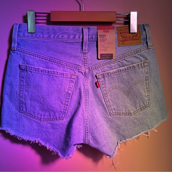 Women’s 501 Levi’s Denim Shorts - Picture 3 of 4